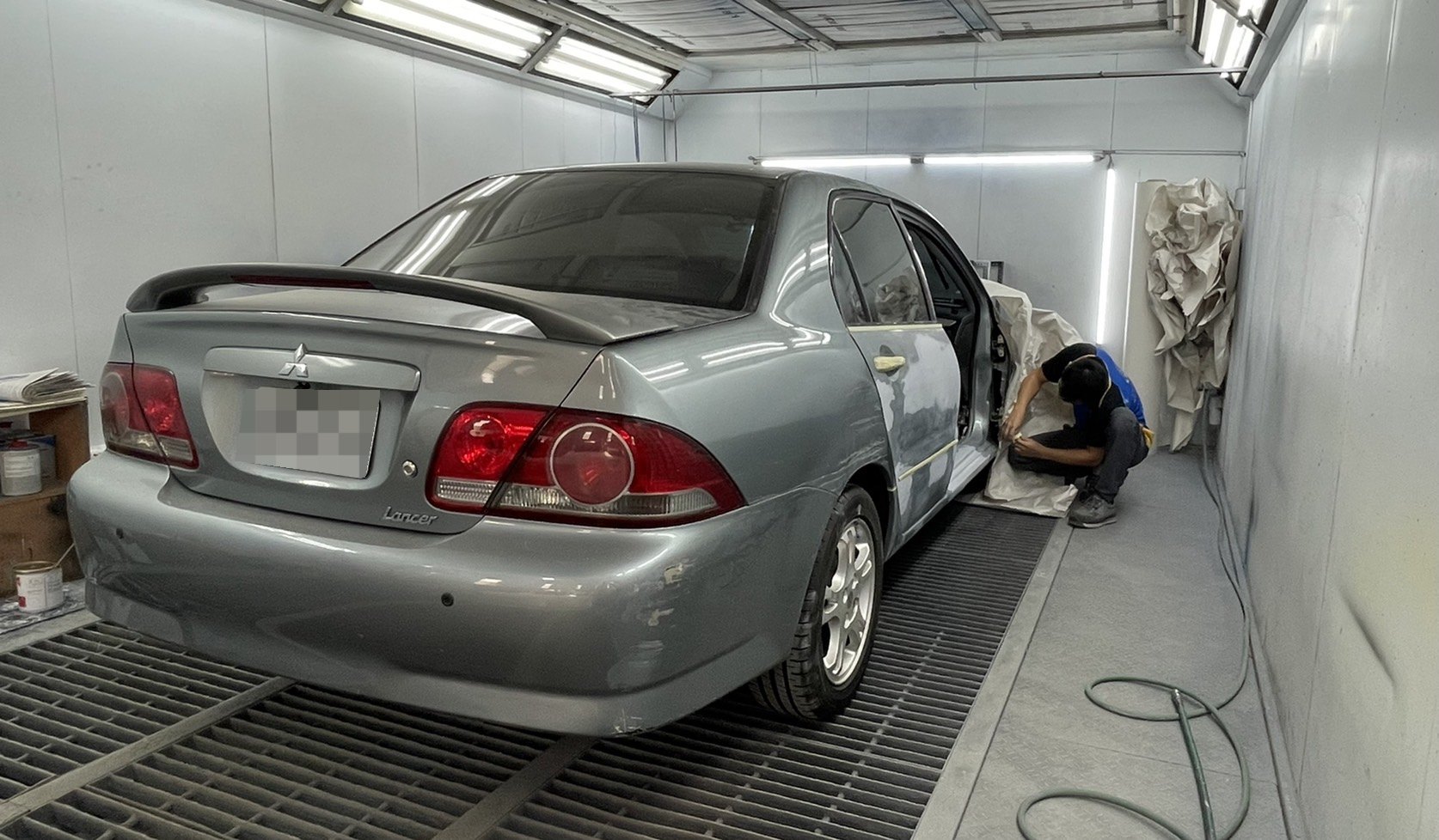 興泰汽車車輛烤漆房施工現場