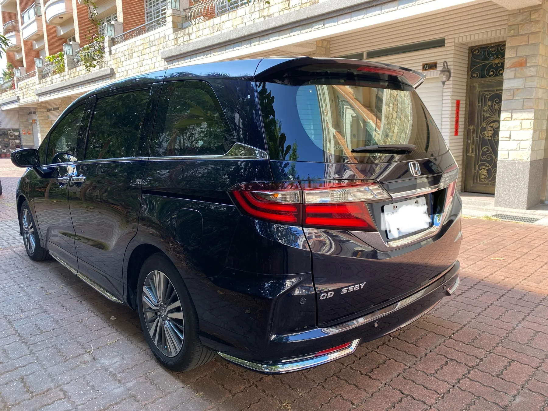 Honda Odyssey 左後側外觀