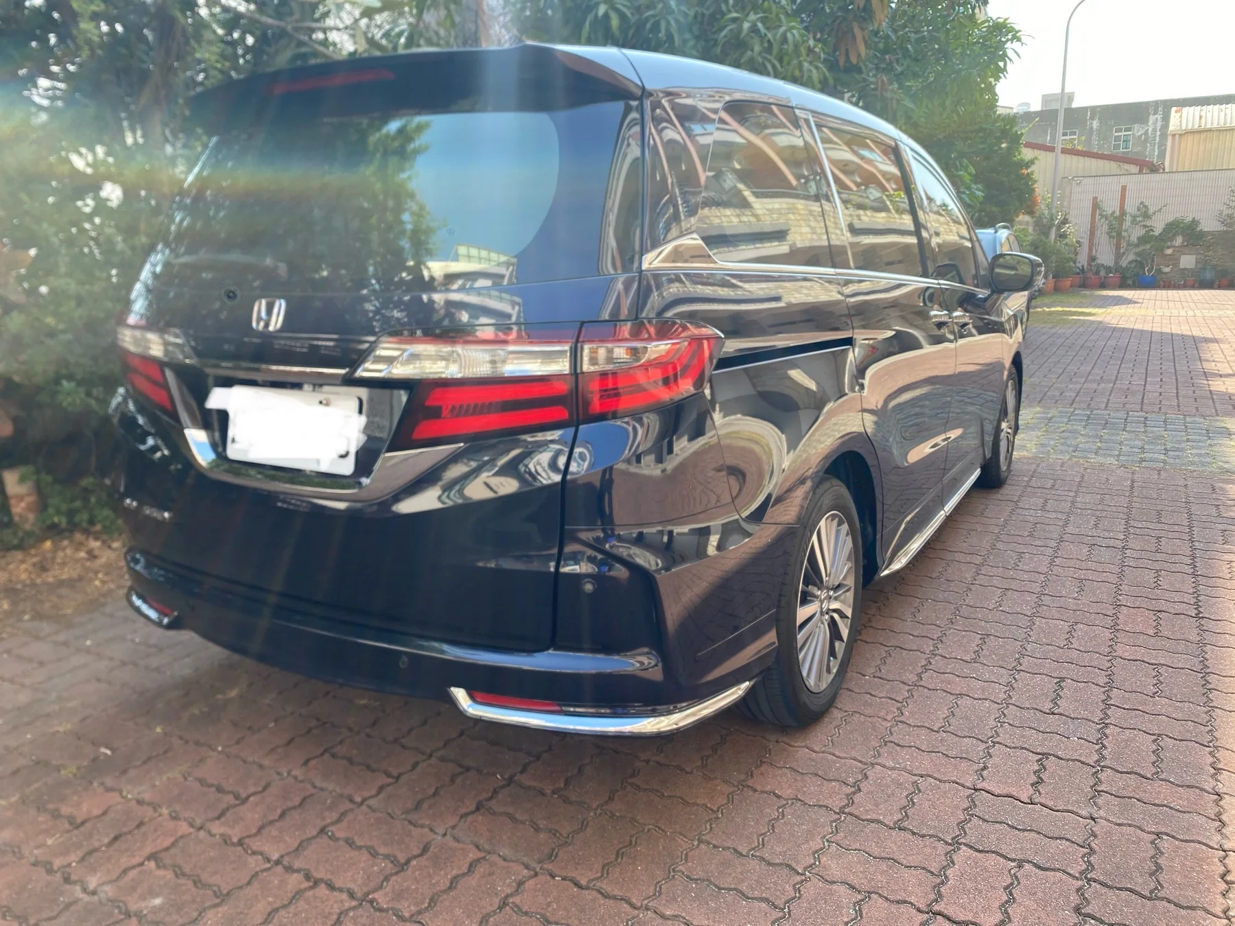 Honda Odyssey 右後側外觀
