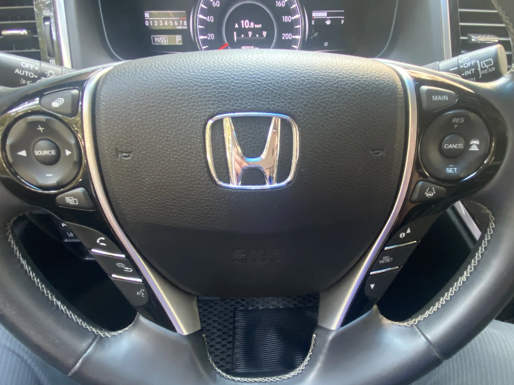 Honda Odyssey 多功能方向盤與換檔撥片