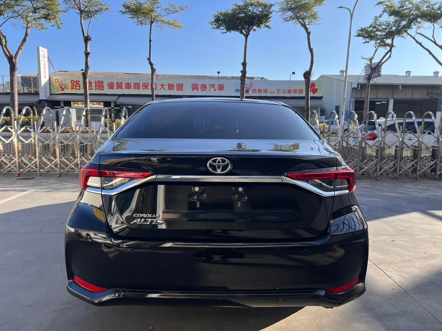Toyota Corolla Altis 車尾正面