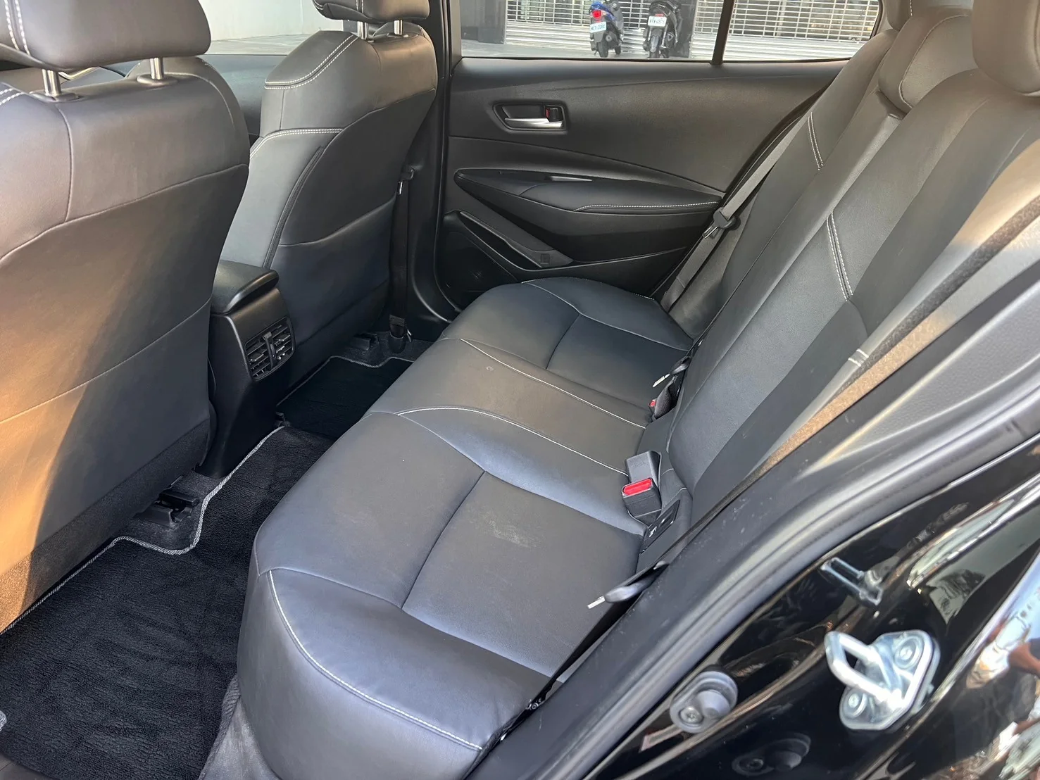 Toyota Corolla Altis 後座空間