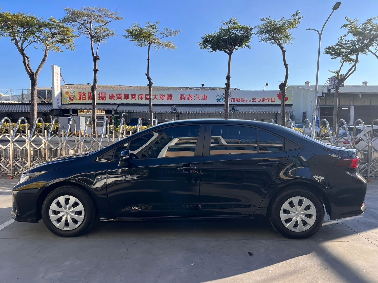 Toyota Corolla Altis 左側外觀