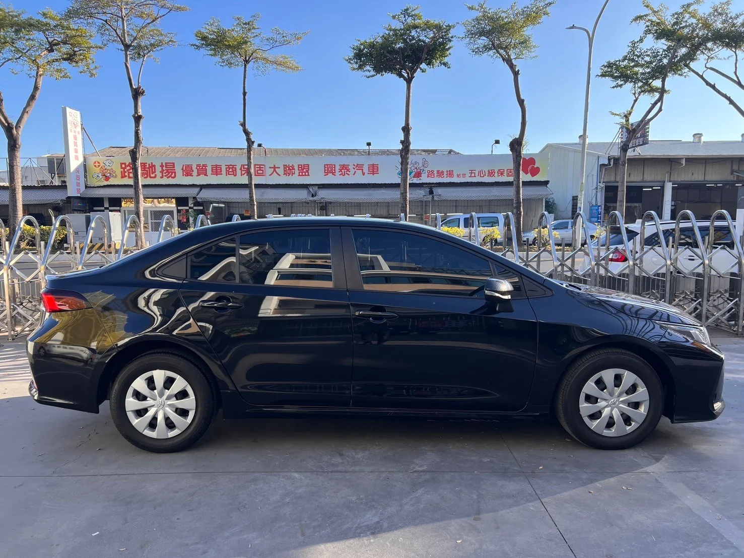 Toyota Corolla Altis 右側外觀