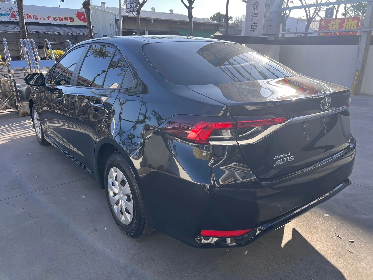 Toyota Corolla Altis 右後側外觀