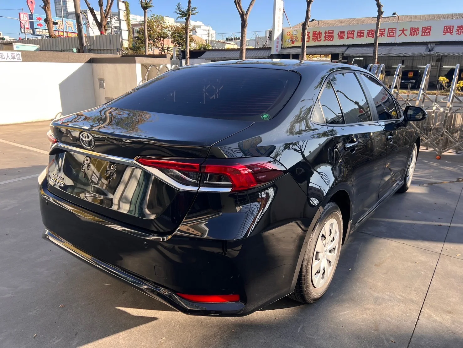 Toyota Corolla Altis 左後側外觀