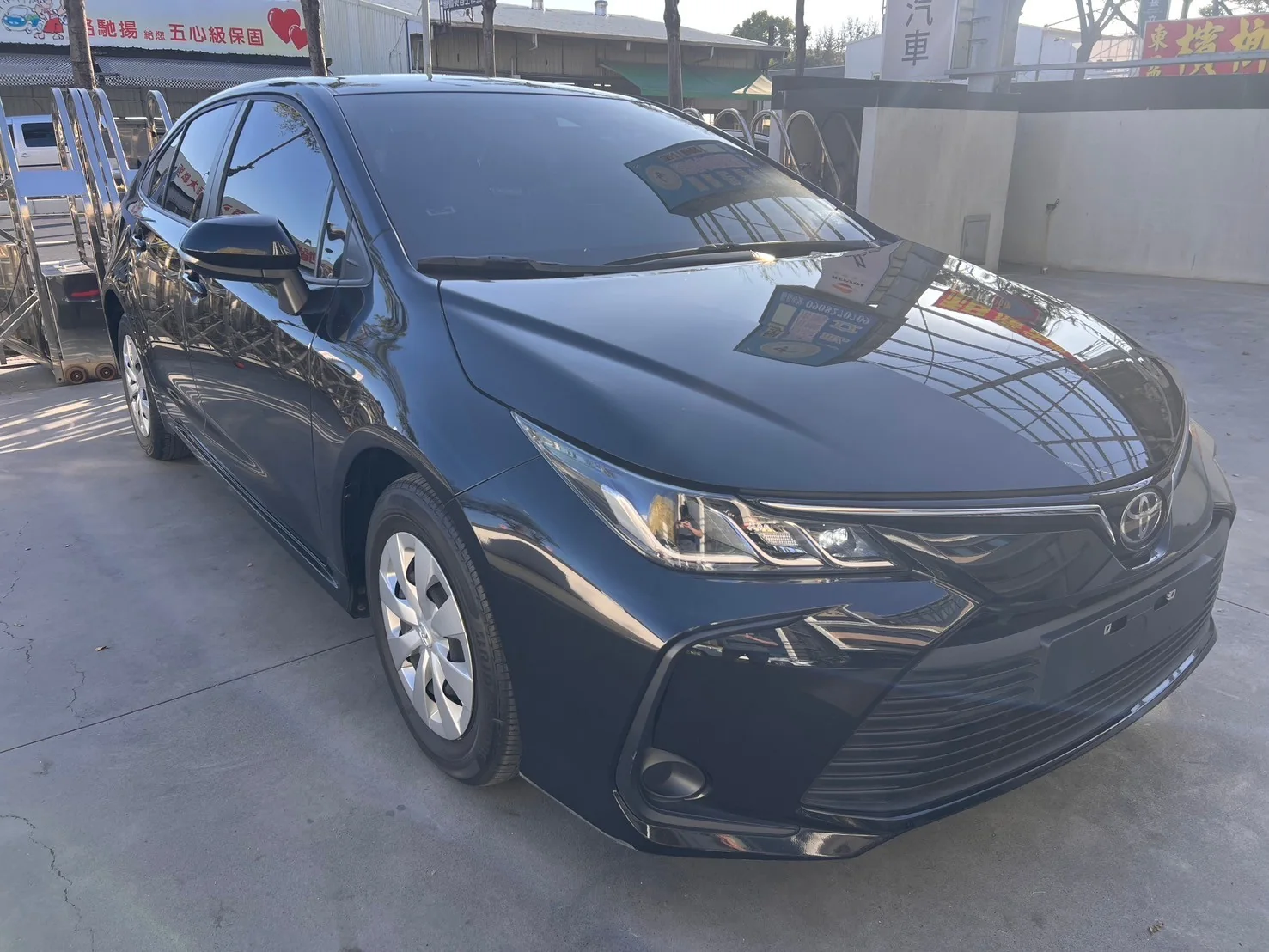 Toyota Corolla Altis 左前側外觀