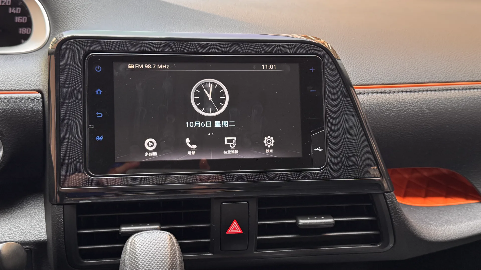 Toyota Sienta 中控資訊螢幕實車照