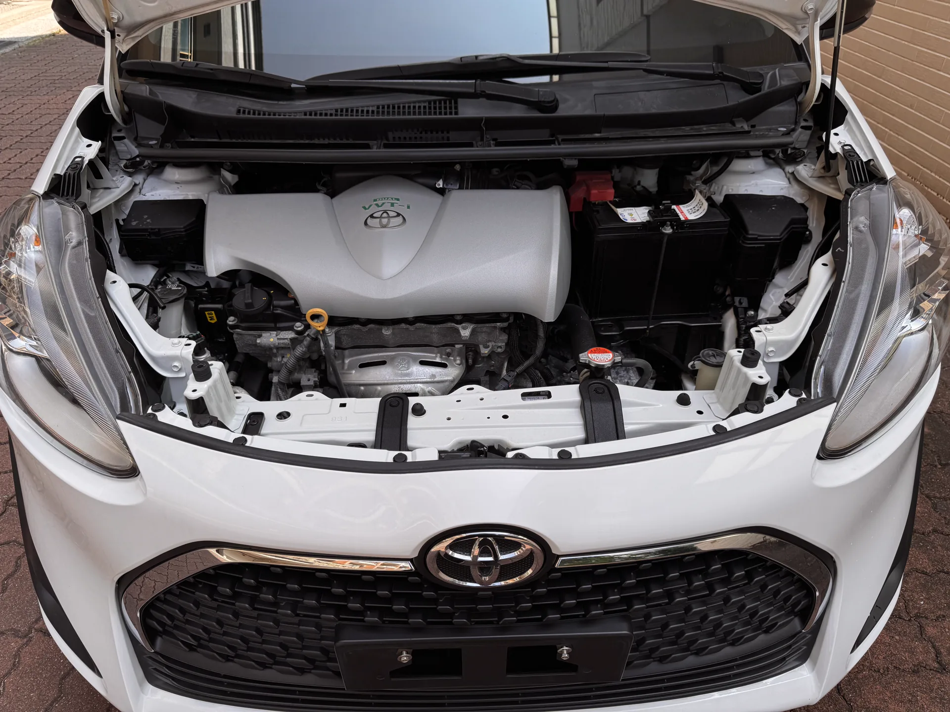 Toyota Sienta 引擎室實車照