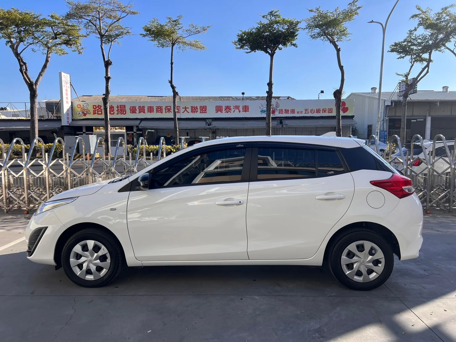 Toyota Yaris 左側外觀