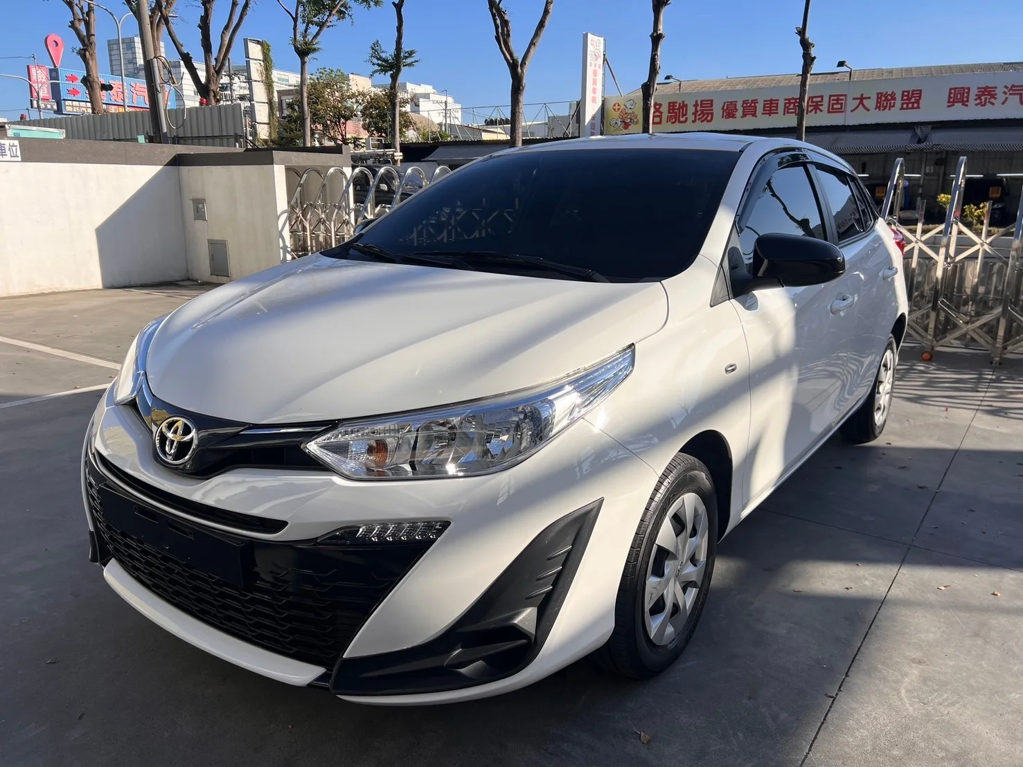 Toyota Yaris 左前側外觀