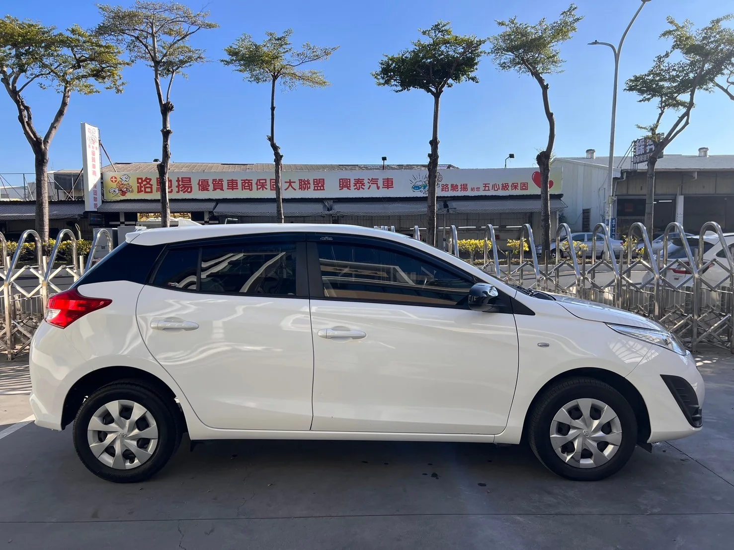 Toyota Yaris 右側外觀