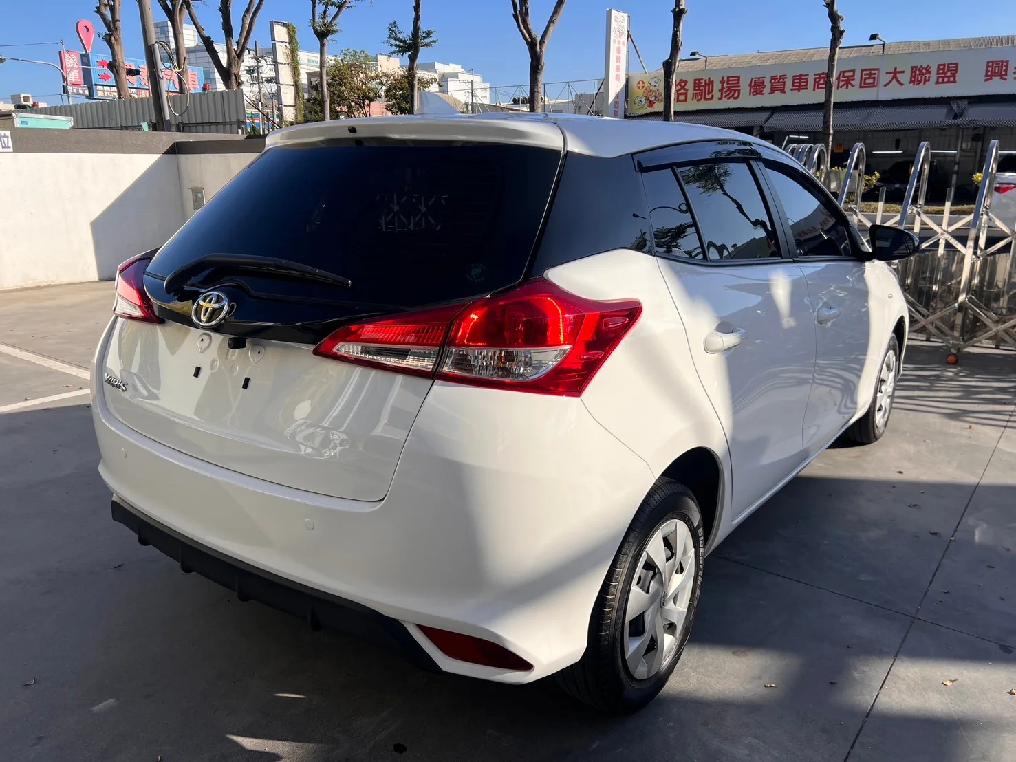 Toyota Yaris 右後側外觀