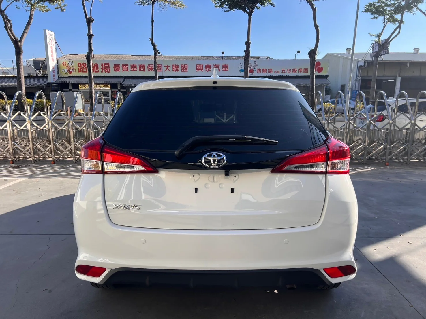 Toyota Yaris 車尾正面